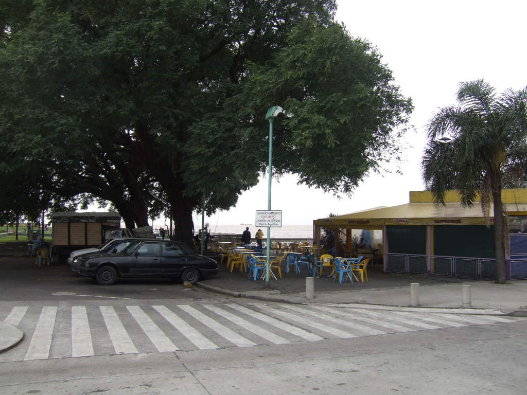 Plaza Puerto Argentino - Entrance