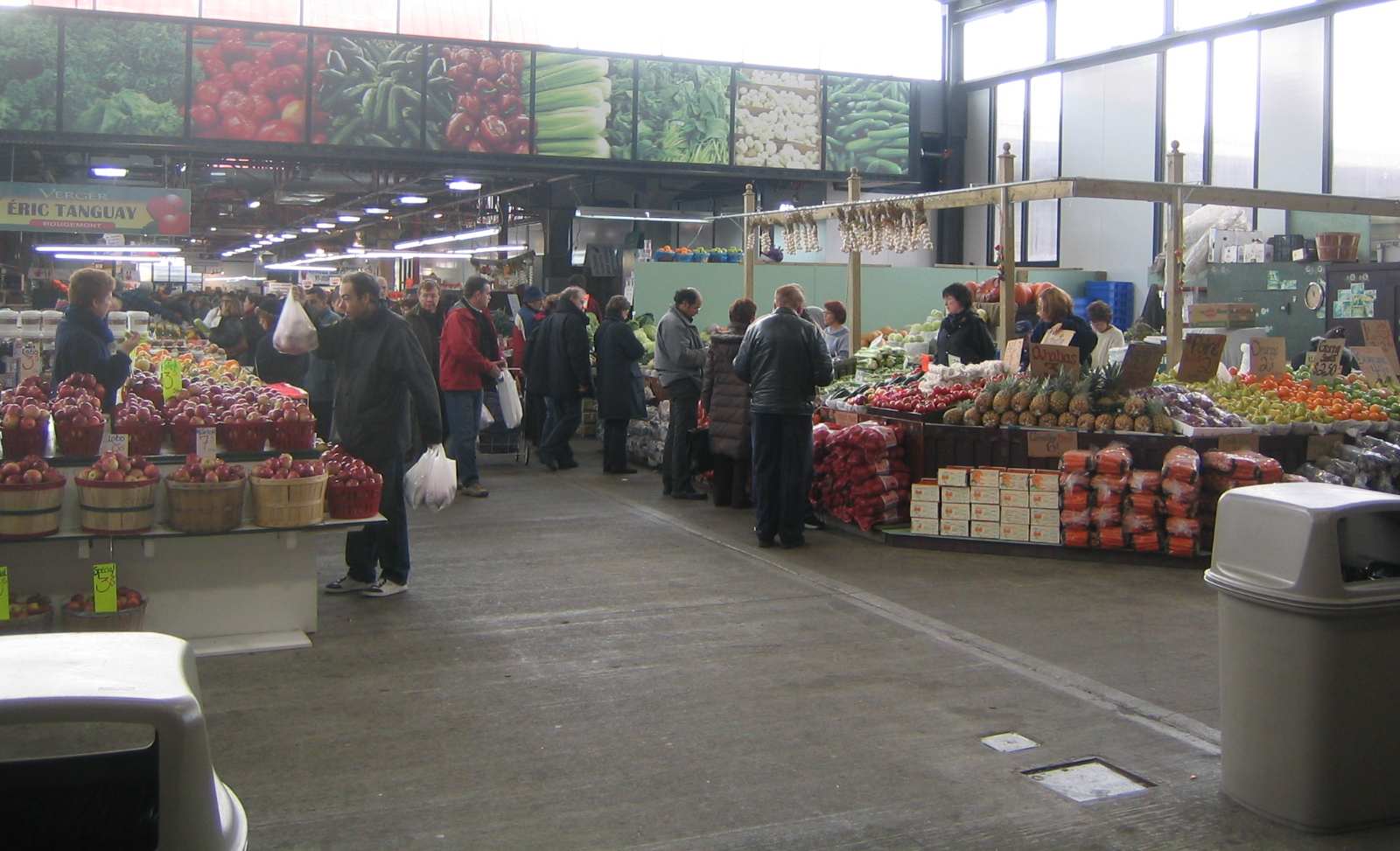 Marché Jean-Talon - Inside