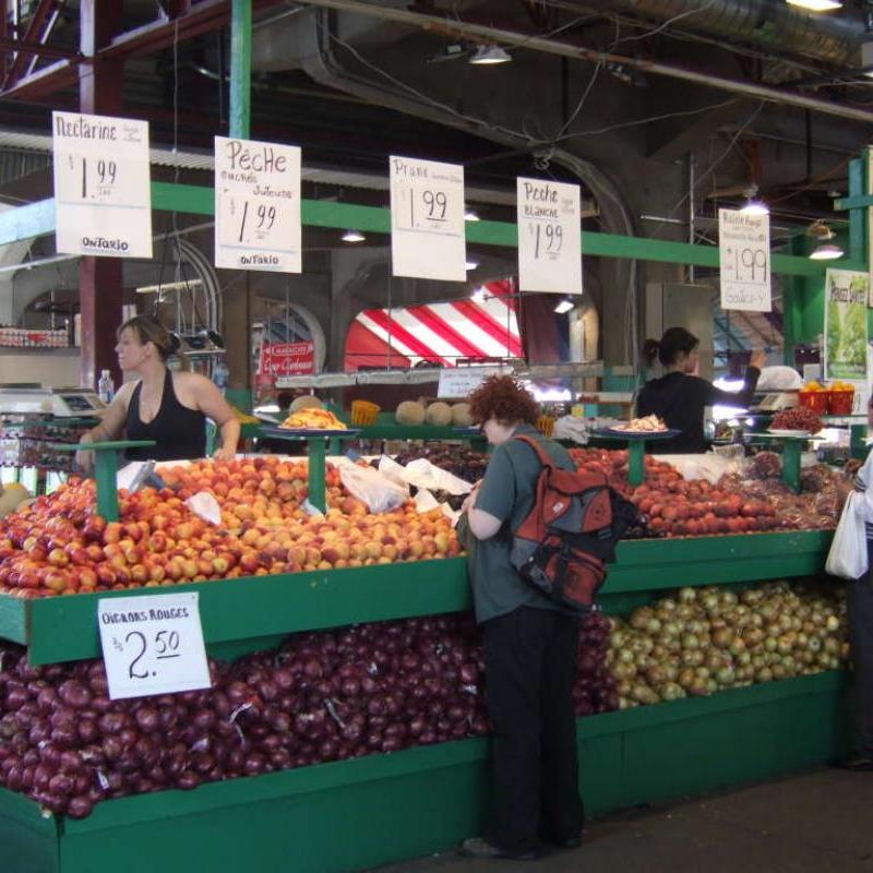 Marché Jean-Talon - Fruits Vendor Marché Jean-Talon - Fruits Vendor